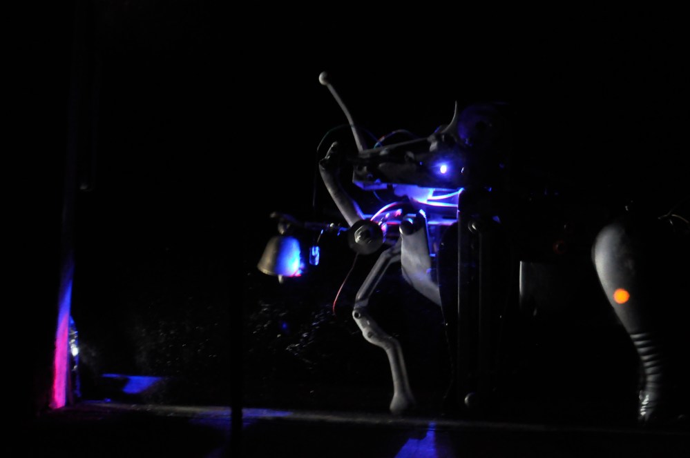 Galeri ISI Surakarta.Nouveau Monstre machine . Automne 2085