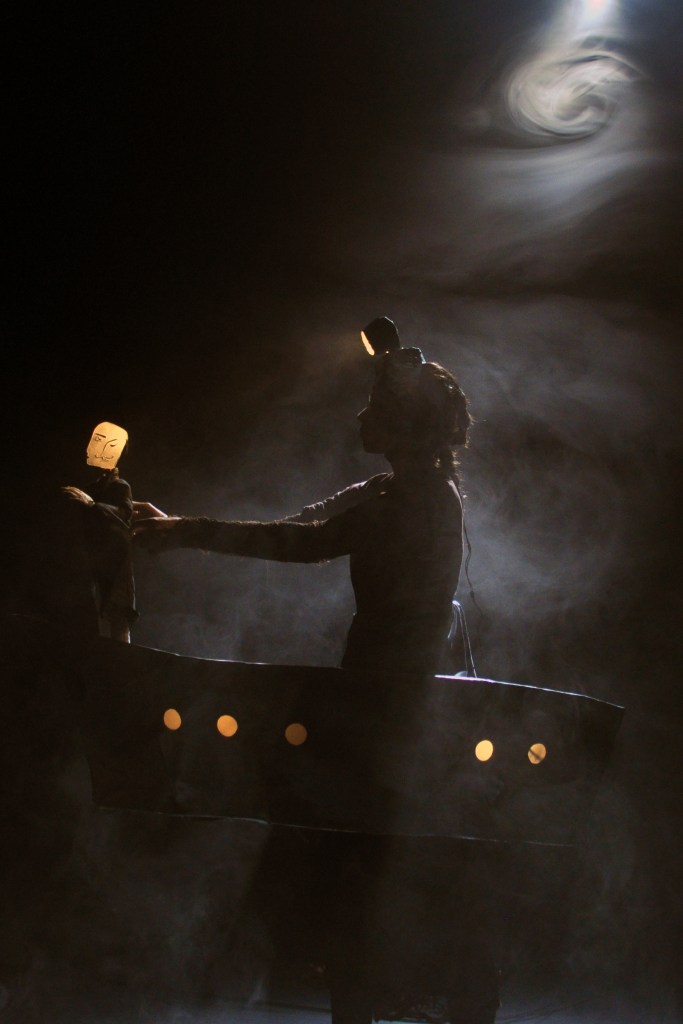 Julia l'enfant de la haute mer avec le théâtre de nuit.