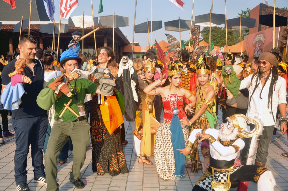 Parade The Neighbours Wayang World Puppet Carnival Jakarta 2013. ITOU Euro Asia Theater