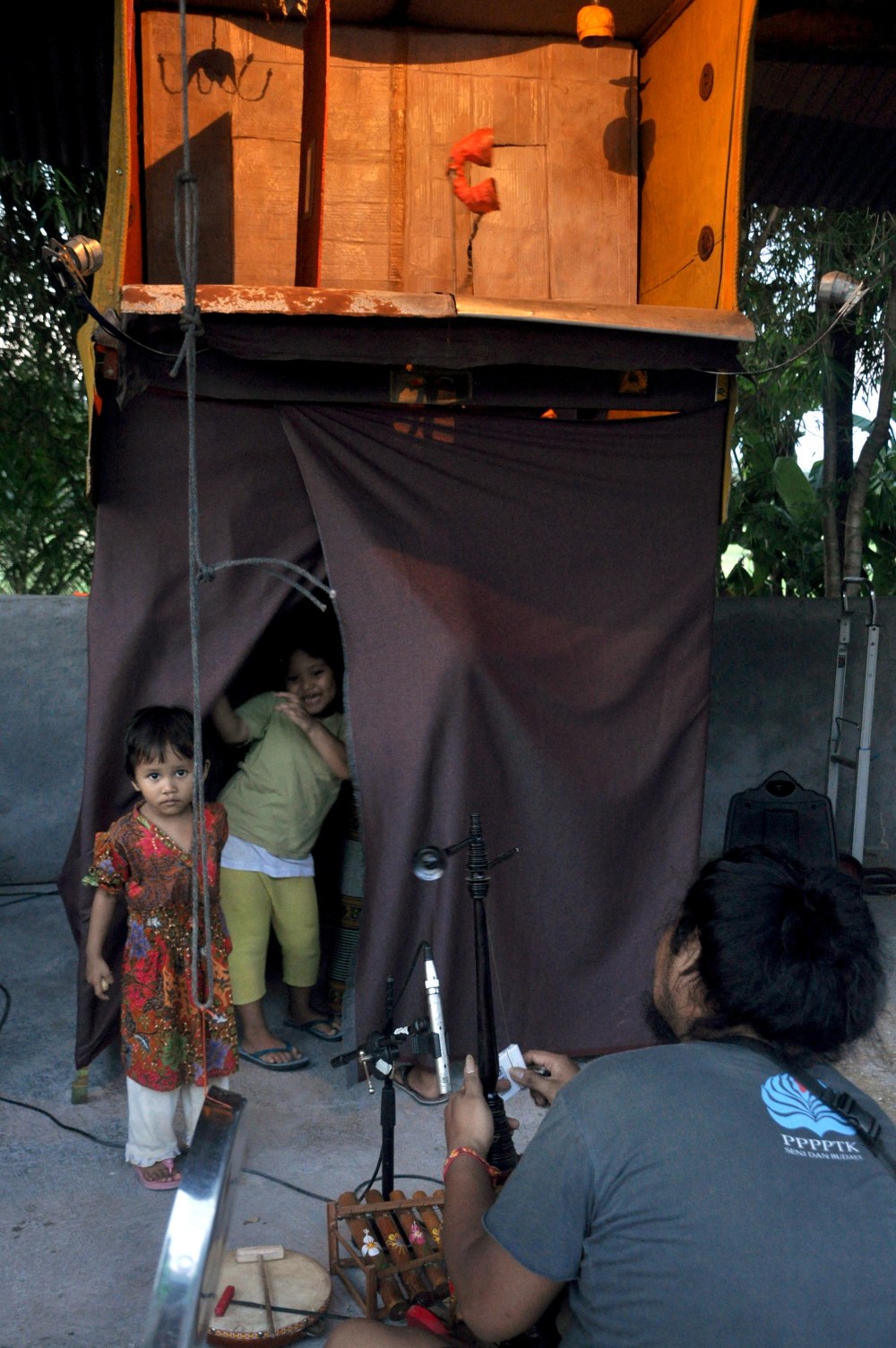 Repetition Mo ong HomeThe Neighbours Wayang World Puppet Carnival Jakarta 2013. ITOU Euro Asia Theater