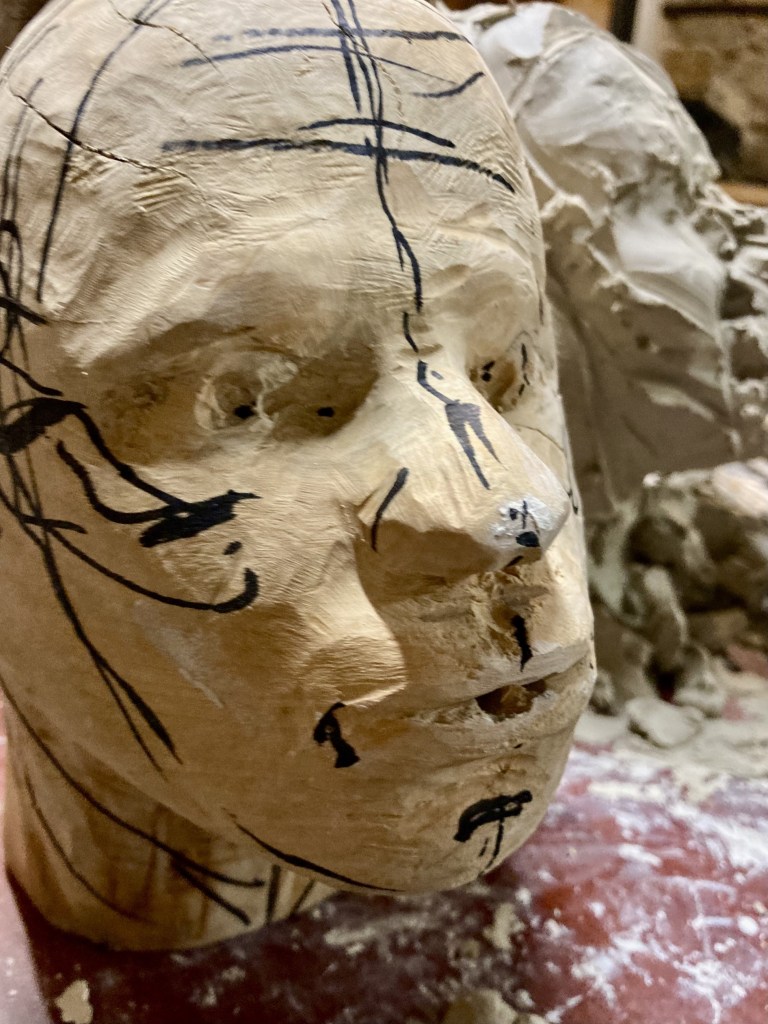 sculpture en cours Automne 26 Tête femme en Buis